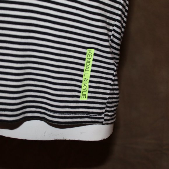 Kendall & Kylie Crop Top - Picture 4 of 6